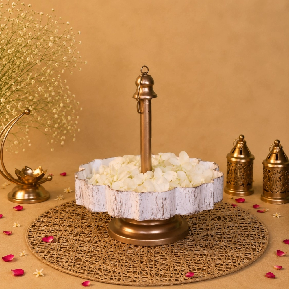 TRADITIONAL LAYER WHITE URLI STAND