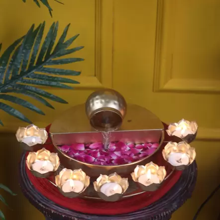 Water Fountain Floral Urli