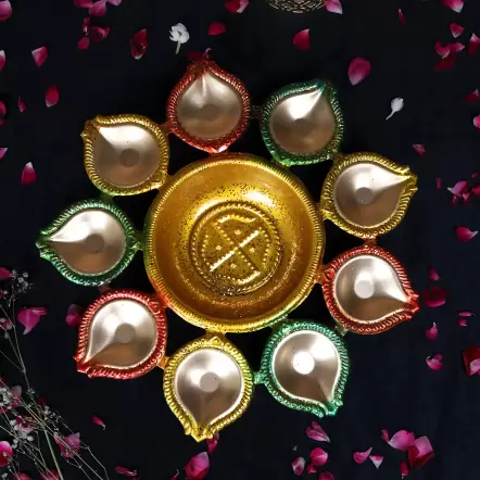 Decorative Multy Color & Shiny Gold Diya Urli