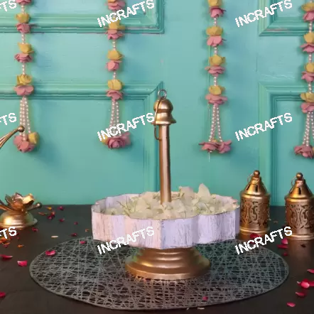 TRADITIONAL LAYER WHITE URLI STAND