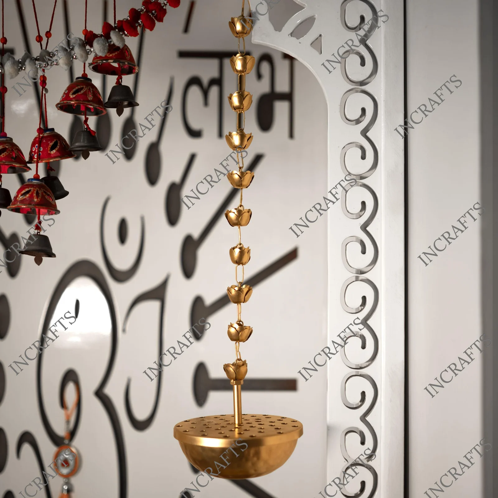 Floral Fumer Hanging