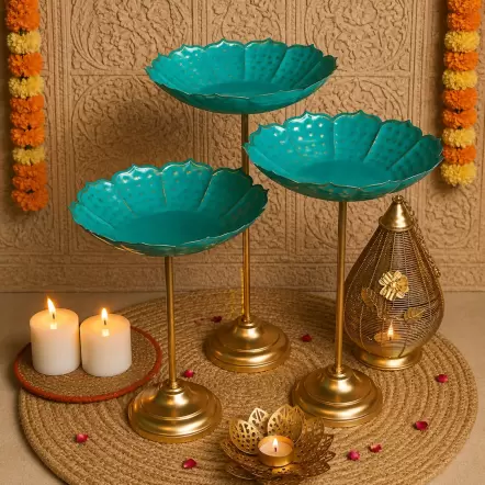 STANDING MINT GREEN AND AND GOLD URLI
