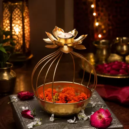 TRADITIONAL FLOWER DECORATIVE STAND