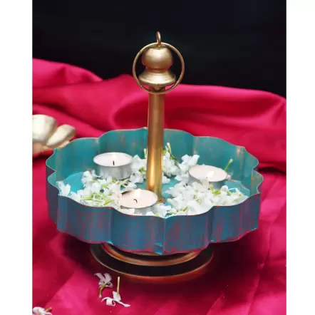TRADITIONAL LAYER MINT GREEN URLI STAND
