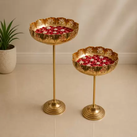 Standing Lotus Aura Pedestal Urli