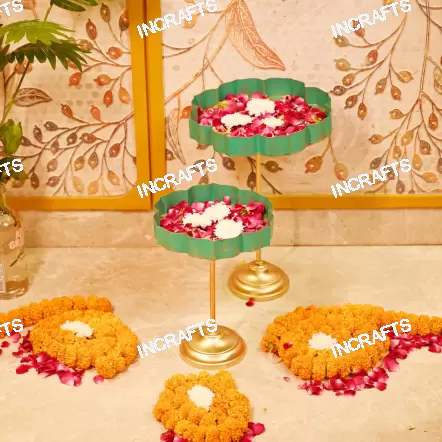 Elegant Green & Gold Standing Urli