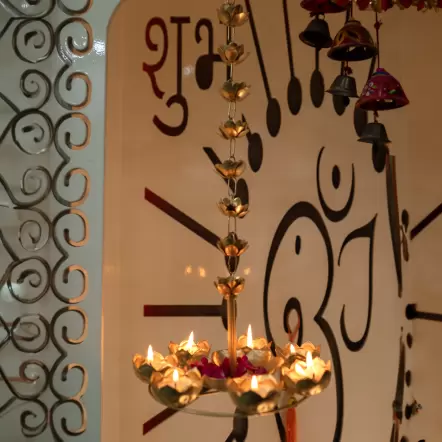 Trikshana Hanging Urli