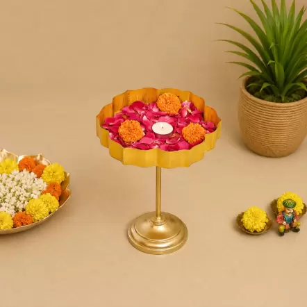 Elegant Yellow & Gold Standing Urli